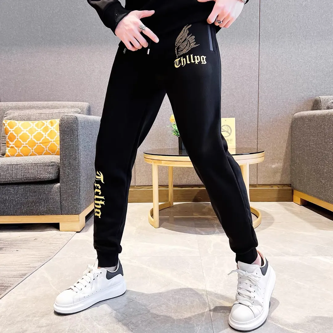 🅿️460 [ChampionHearts] Hot-selling suit is coming. Focus on the original version of the official website. 2025 new hot-selling sweatshirt suit. The original order is the best. 🇭🇰The meticulous work of top designers. It has a fitting and perfect upper body effect. All-natural high-quality Tencel Roman cotton 100%, close-fitting comfort, noble and elegant! Original hardware embodies elegance and nobility! Counter size: M-4XL (up to 190 pounds)